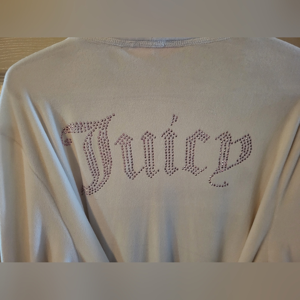 White Juicy Robe - Picture 2 of 4